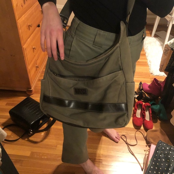 Roots Khaki cross body bag - Picture 2 of 3